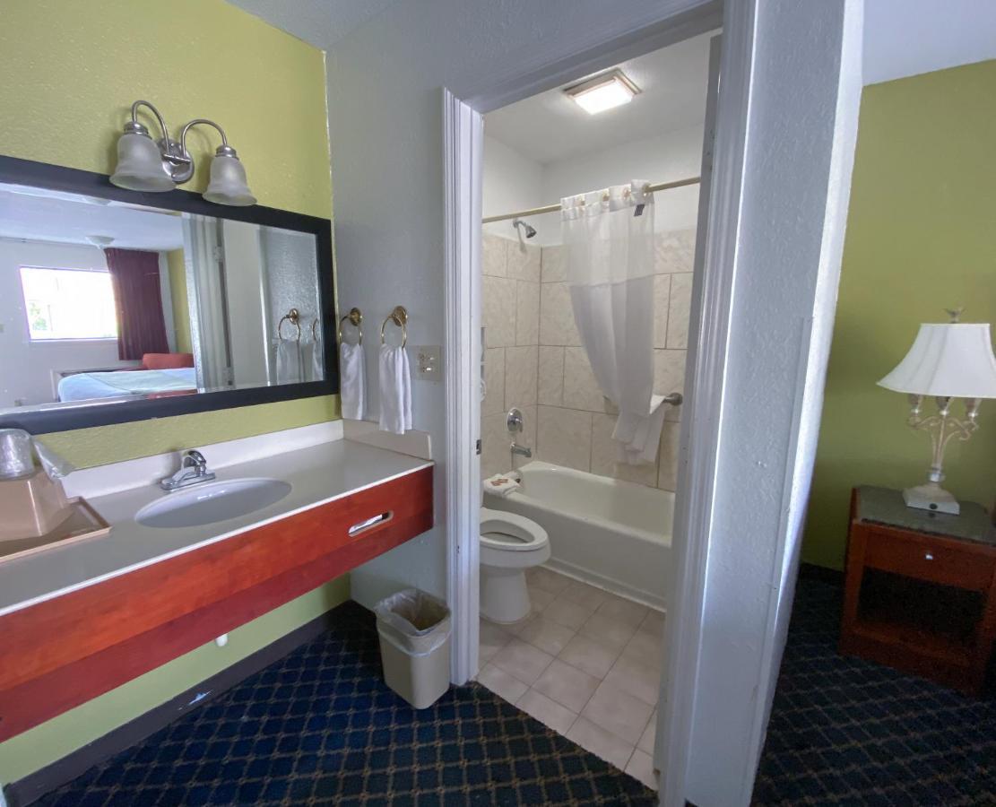 Royal Inn Richmond Hill- Savannah I-95 מראה חיצוני תמונה
