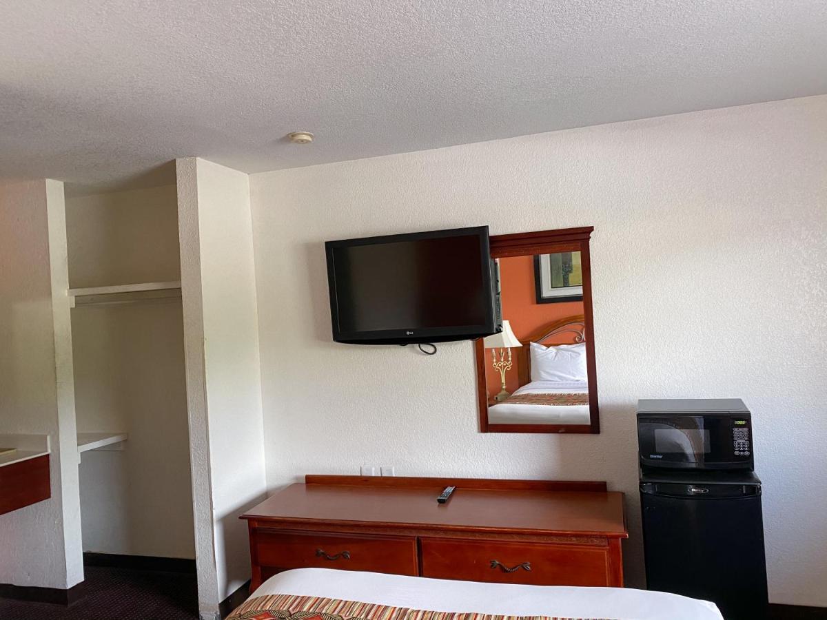 Royal Inn Richmond Hill- Savannah I-95 מראה חיצוני תמונה